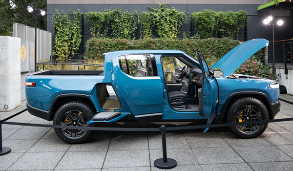 Đối thủ cả Tesla trong làng ô tô điện chọn Bentley và Lamborghini làm thước đo