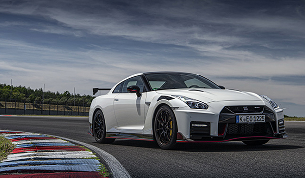 Ra mắt Nissan GT-R 2021, giá cao hơn cả xe Porsche